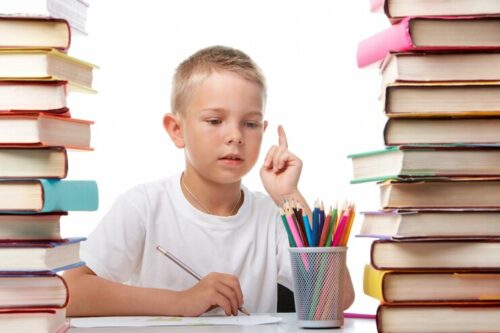 pensive-elementary-estudent-holding-pencil-library_1098-3108